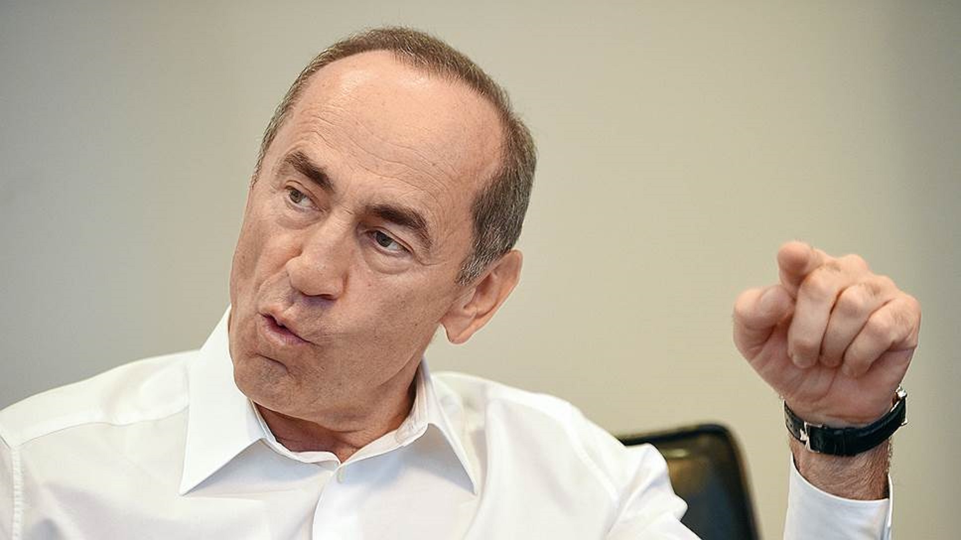 Ռոբերտ Քոչարյանի եւ մյուսների գործով դատարանը քիչ առաջ անկանկալ հայտարարություն արեց՝ նշելով, որ հեռանում է խորհրդակցական սենյակ՝ դատական ակտերի վերաբերյալ որոշում կայացնելու