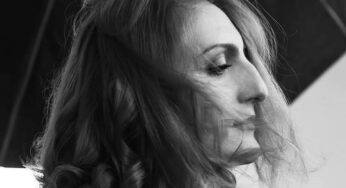 Ռադիո Վանի ուղիղ եթերում գրող Նարինե Աբգարյանն է