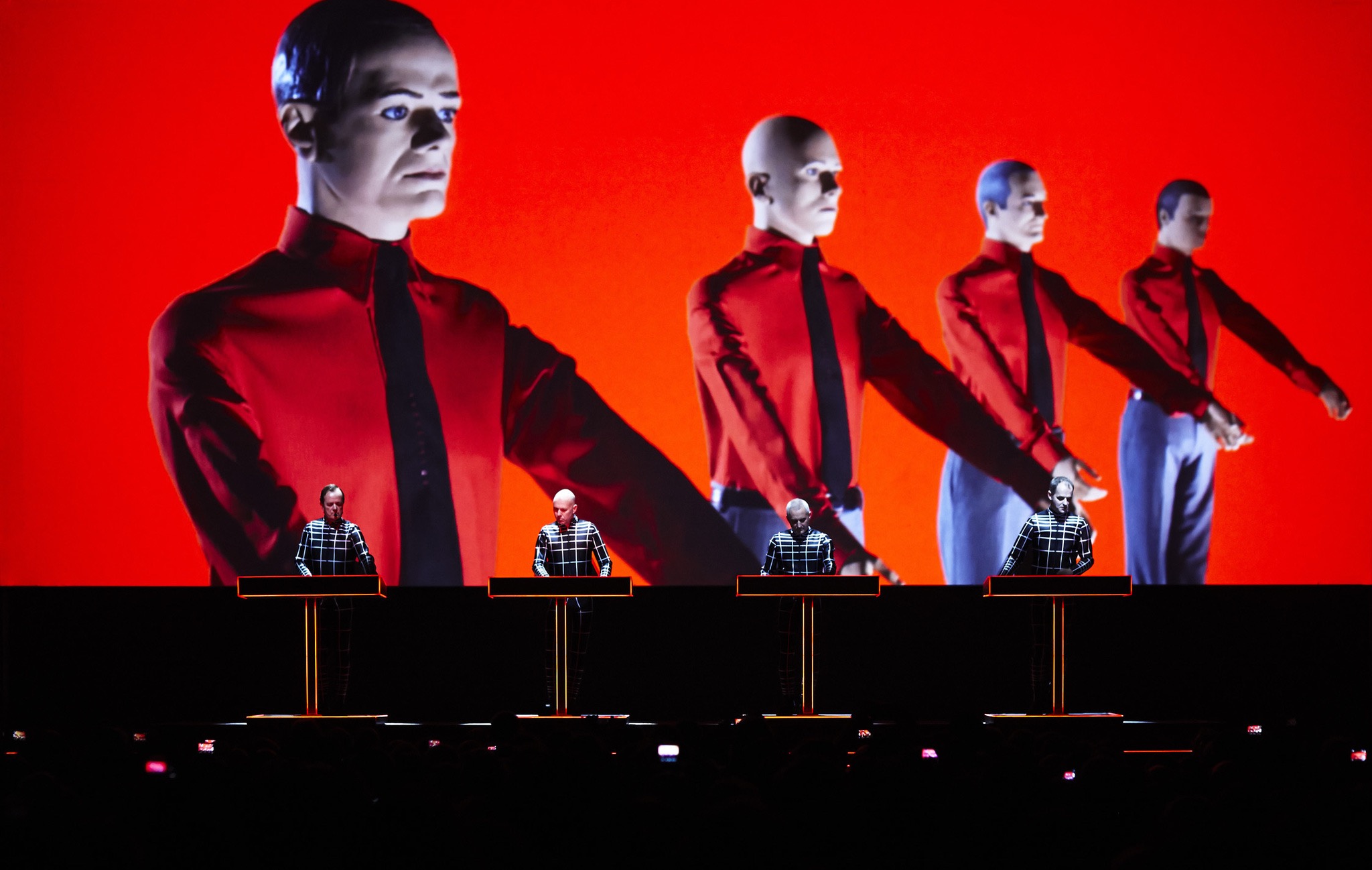 Kraftwerk выиграли судебную тяжбу: электронная музыка может измениться навсегда BBC