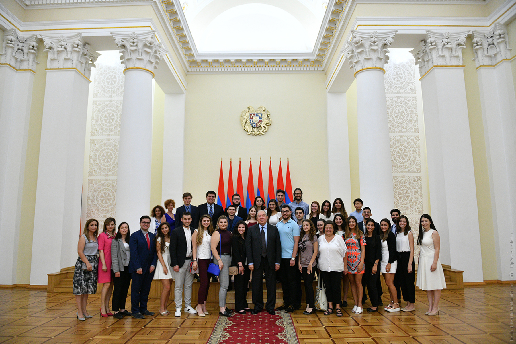 Ձեզ ոչ միայն զգացեք ձեր տանը, այլև՝ մեր ազգի, մեր երկրի մի մասնիկը. նախագահ Արմեն Սարգսյանը հյուրընկալել է ՀԲԸՄ ծրագրերով Հայաստան ժամանած սփյուռքահայ երիտասարդներին