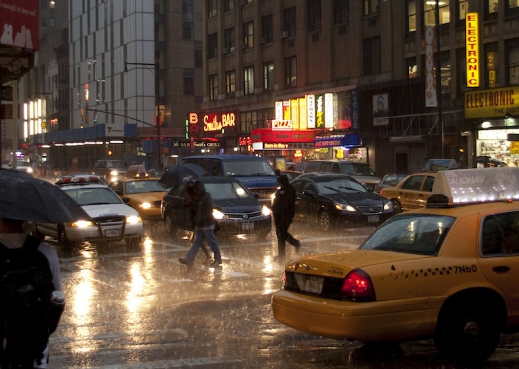 Ливень в Вашингтоне частично затопил Белый дом и метро