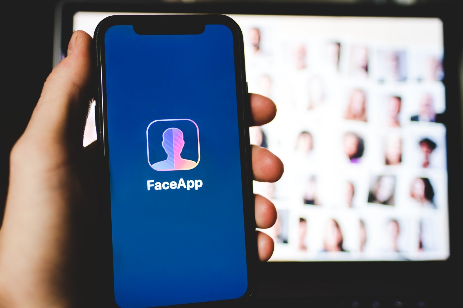 Вы постареете иначе: врач-косметолог объясняет, как приложение FaceApp вас обманывает