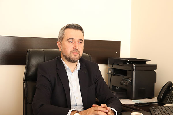 Հարցազրույց Արա Խզմալյանի հետ Առավոտ