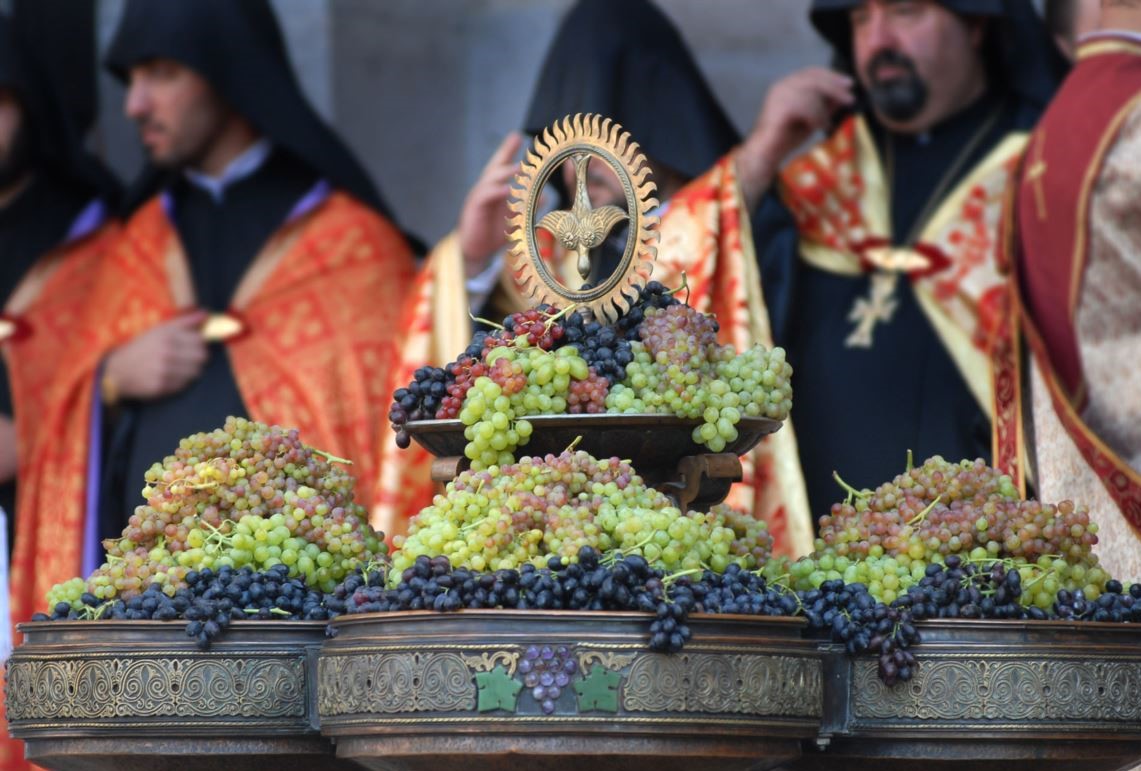 Այսօր խաղողօրհնեք է (Աստվածածնի Վերափոխման տոն)