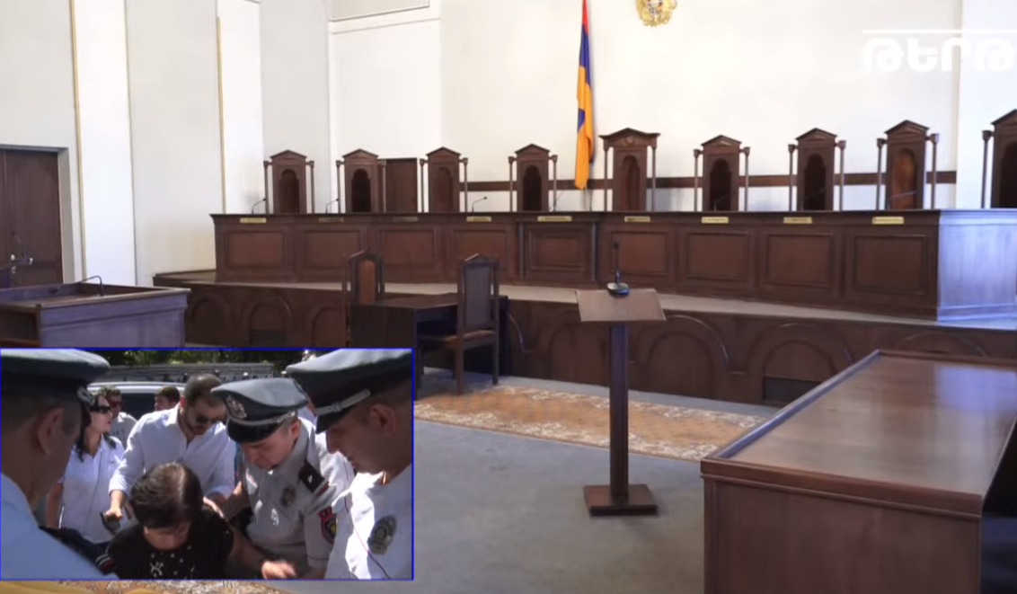 ՍԴ-ն քննում է Ռ. Քոչարյանի կալանքի սահմանադրականության հարցը. ՍԴ բակում ակցիաներ են ընթանում. ՈւՂԻՂ