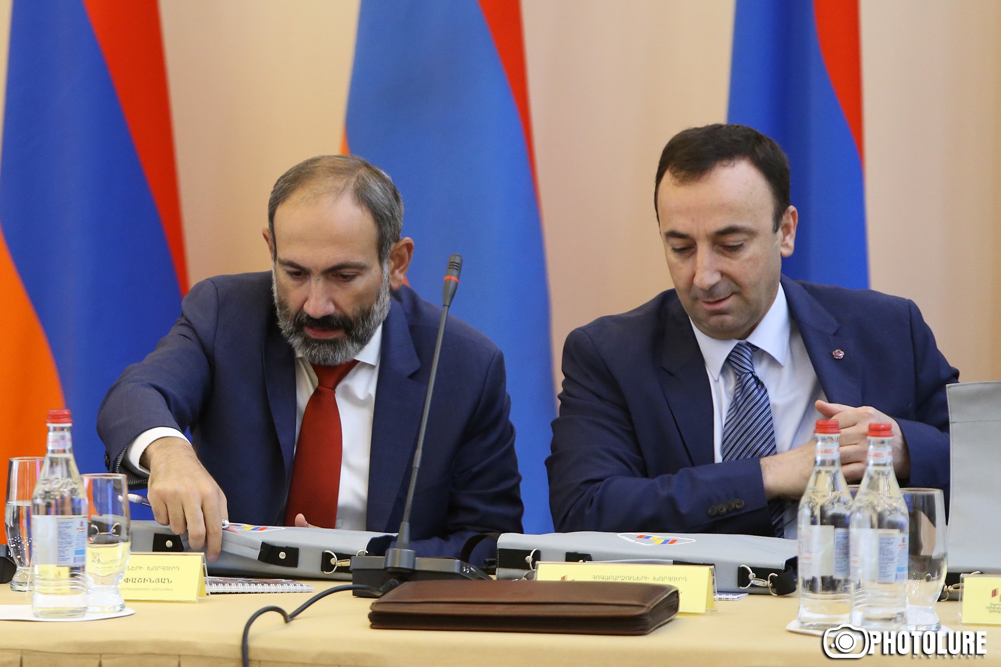 «Հրայր Թովմասյանը չի կարող լինել ՍԴ նախագահ և որևէ կապ ունենալ ՍԴ-ի հետ». Փաշինյանի գրառումը