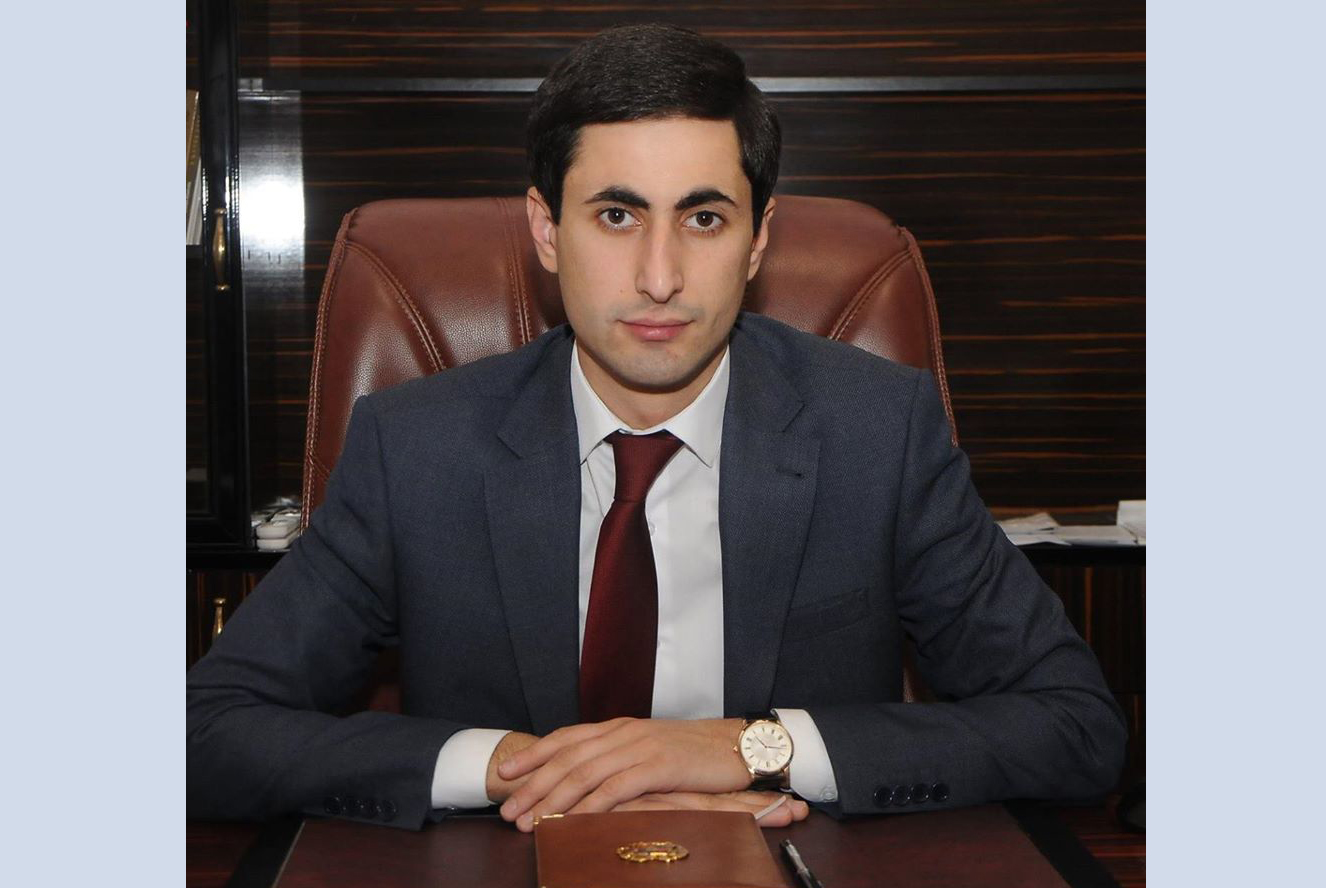 Շենգավիթ վարչական շրջանի ղեկավարը պարզաբանում է տարածել