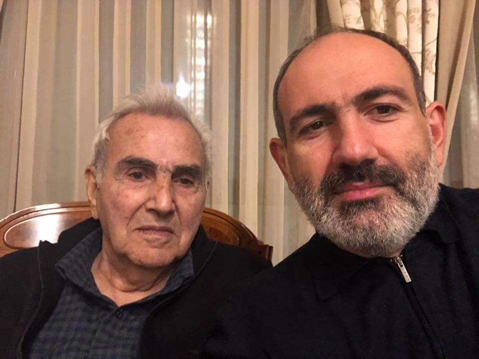 Բոլորիդ ծնողների կենացը. Փաշինյանը տոնում է հոր 80-ամյակը