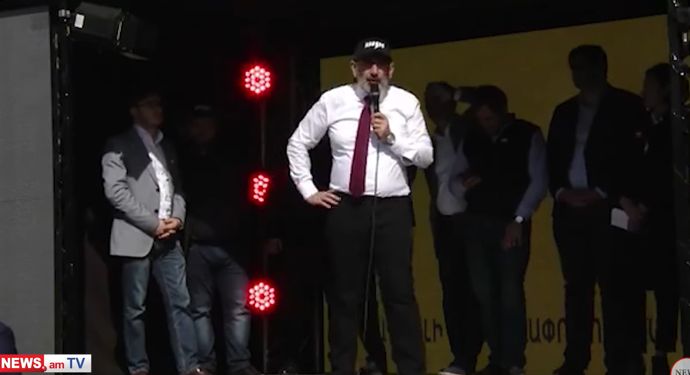 Հատ–հատ ծնկի ենք բերելու, տո այ դուրսպրծուկներ, վզակոթներիդ ուտելու եք. Փաշինյան