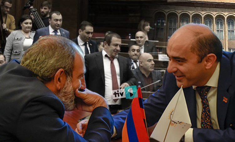 Երրորդ ճանապարհի ջատագովը հայտնվել է երկու քարի արանքում