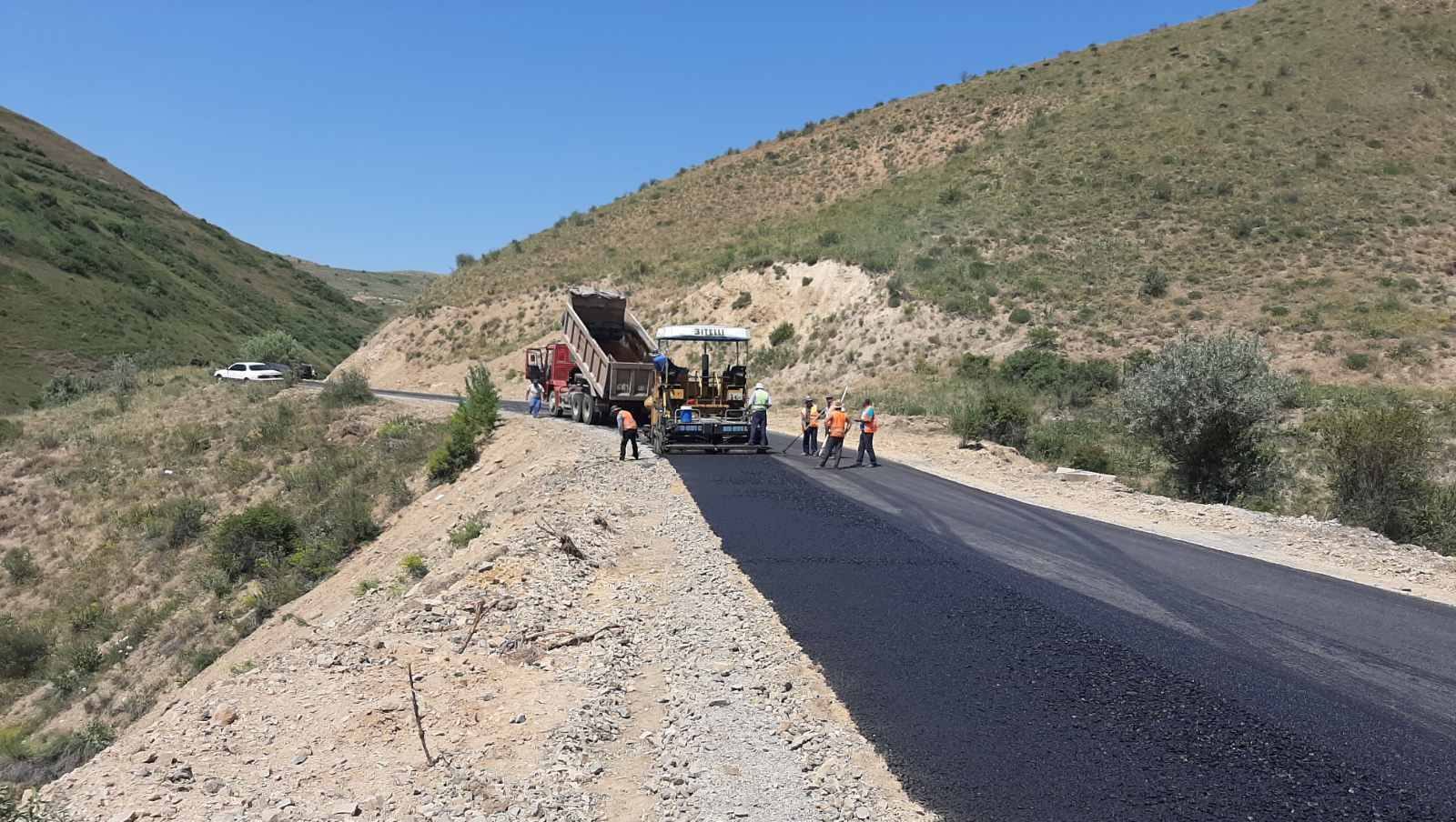 Հանրապետության մի շարք ճանապարհներին կատարվում են հիմնանորոգման աշխատանքներ