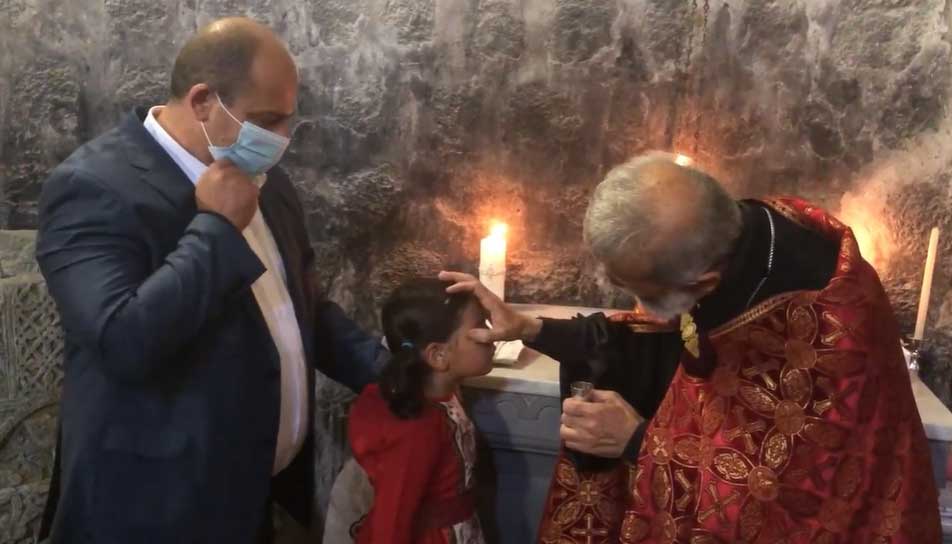 Արփին դարձավ Արփի-Աննա. վարչապետի դուստրը մկրտվում է (տեսանյութ)