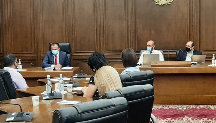 Արսեն Թորոսյանն ԱԺ-ում է