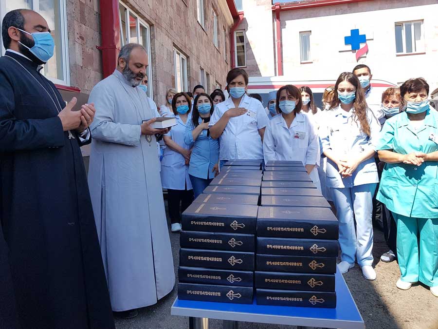 Բժիշկը միայն դեղահաբ տվողը չէ. Բագրատ Սրբազան