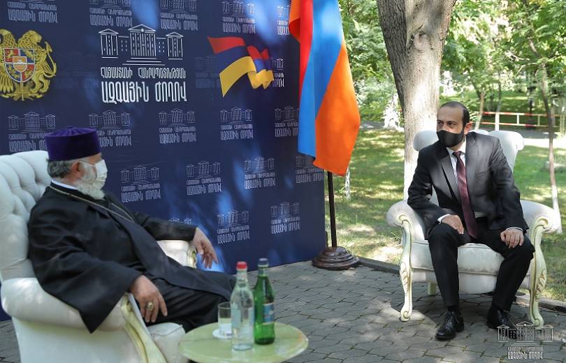 Հանդիպել են ԱԺ նախագահն ու Գարեգին Երկրորդը