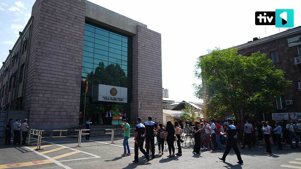 Դատարանը քննում է Գագիկ Ծառուկյանի կալանավորման միջնորդությունը