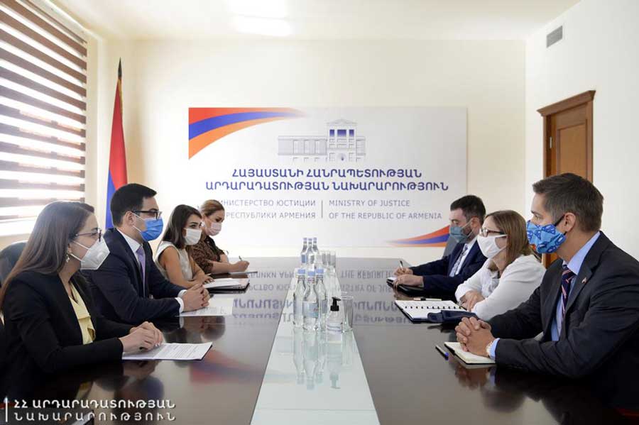 Ռուստամ Բադասյանն ընդունել է ՀՀ-ում ԱՄՆ արտակարգ և լիազոր դեսպան Լին Թրեյսիին