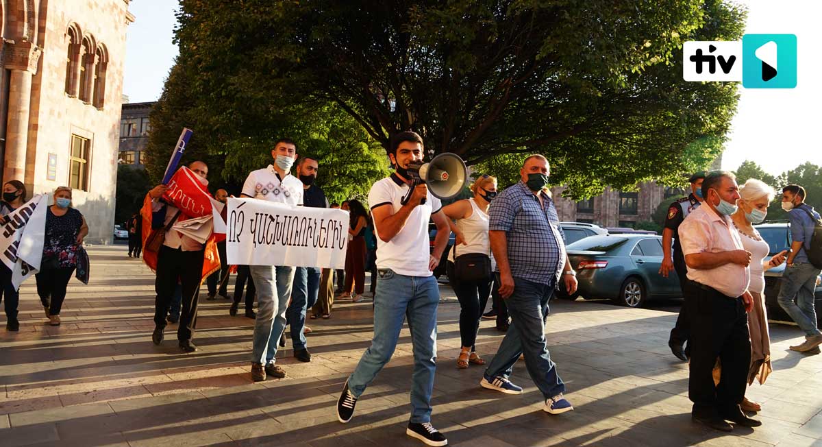 Ցուցարարները շարժվում են դեպի Նիկոլ Փաշինյանի առանձնատուն