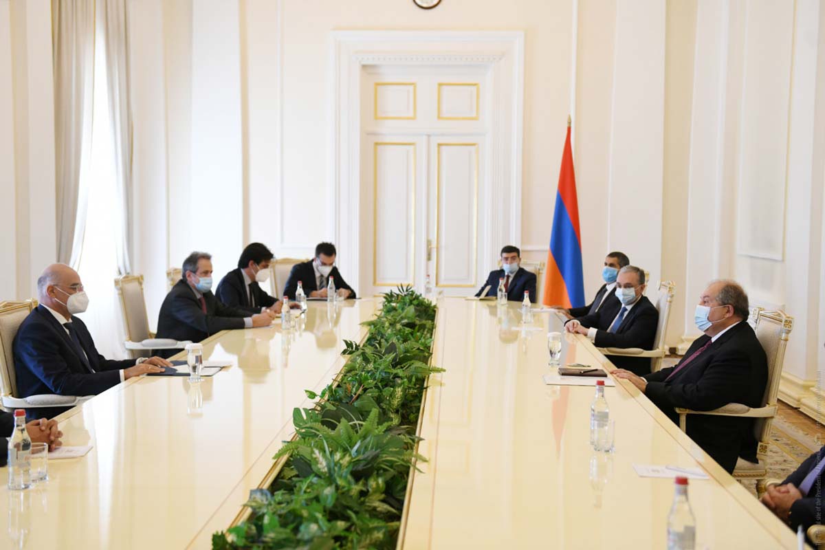 Արմեն Սարգսյանն ընդունել է Հունաստանի արտաքին գործերի նախարարին