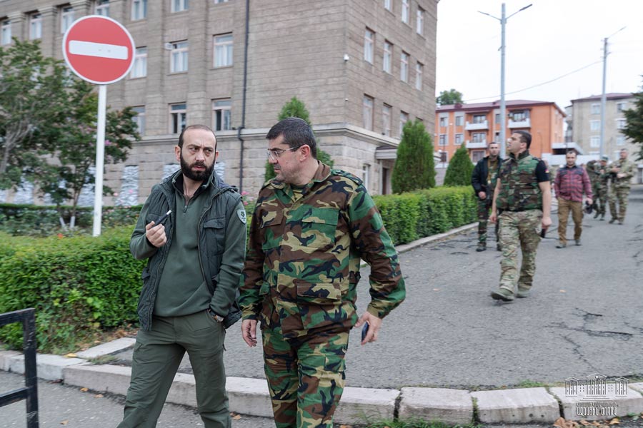 Իհարկե հաղթելու ենք․ ՀՀ ԱԺ նախագահը լուսանկար է հրապարակել Արցախից