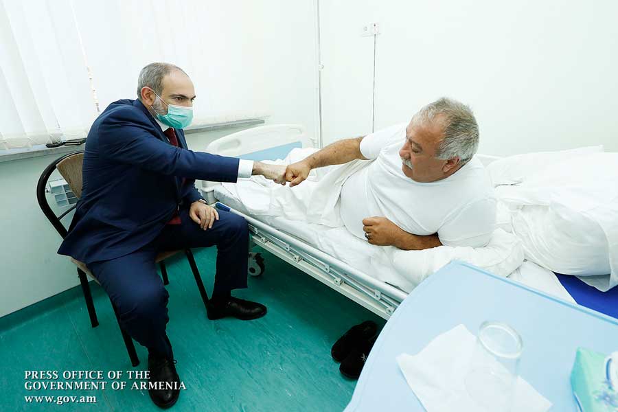 Վարչապետը տեսակցել է վիրավորված զինծառայողներին