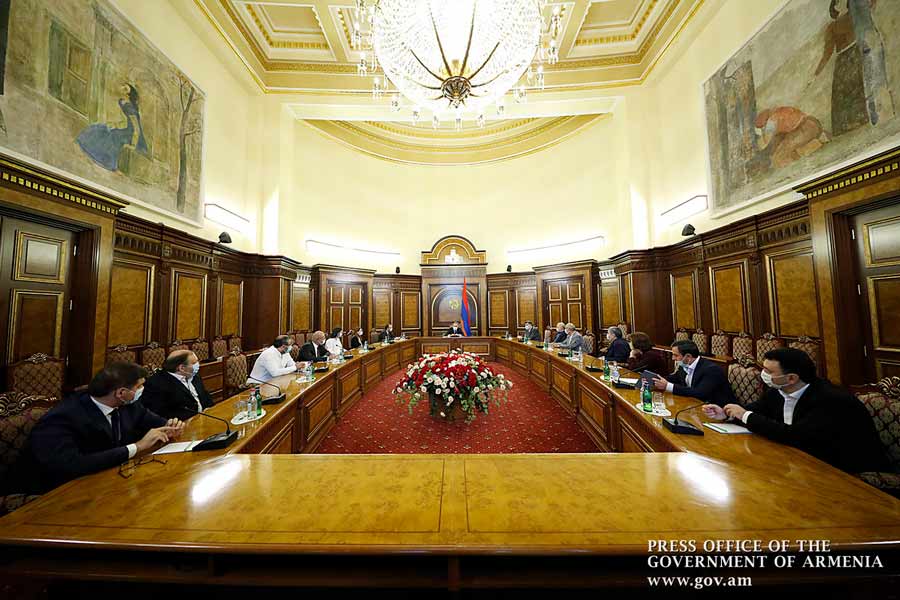 Վարչապետը հանդիպում է ունեցել արտախորհրդարանական քաղաքական ուժերի ներկայացուցիչների հետ