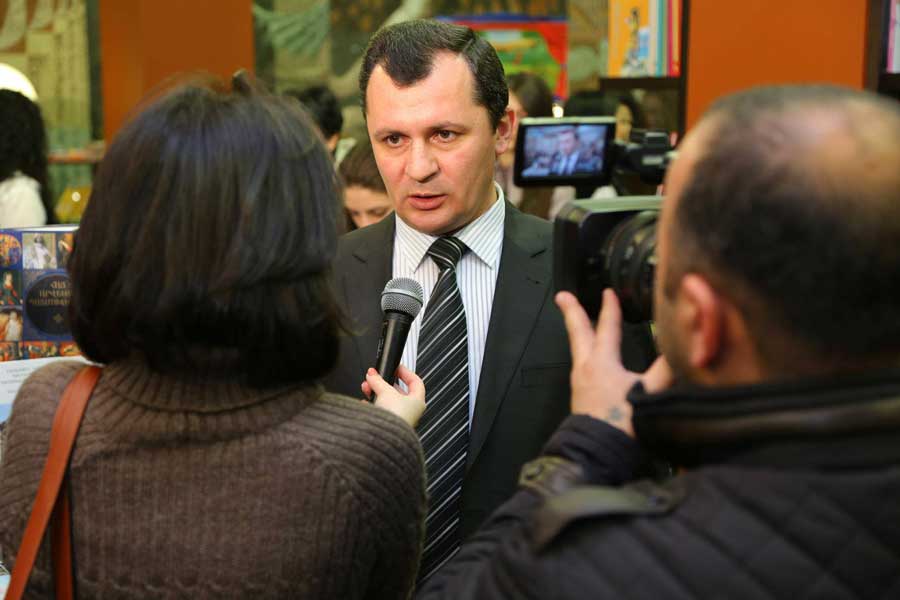 Covid-19. մահացել է ԵՊՀ հայ ժողովրդի պատմության ամբիոնի վարիչ Արտակ Մովսիսյանը