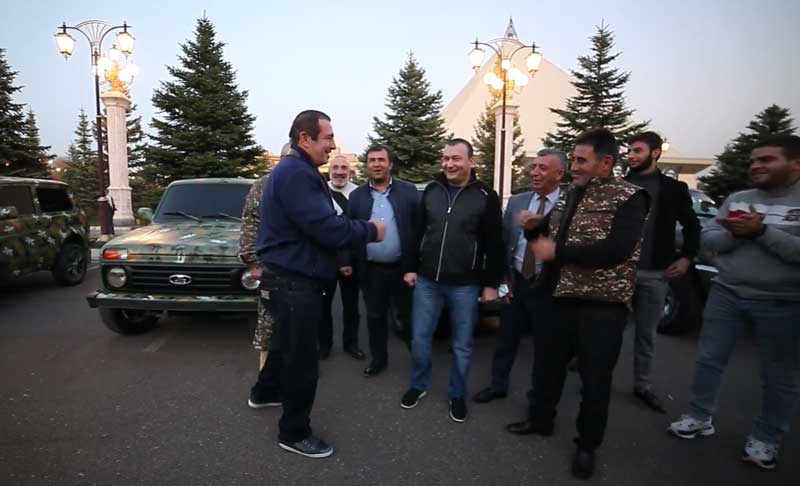 Ծառուկյանը հանդիպել է կամավորական ջոկատ կազմելու վերաբերյալ իր կոչին արձագանքած կամավորականներին