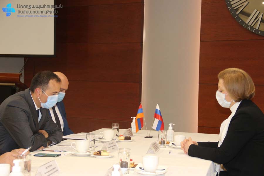 Արսեն Թորոսյանը հանդիպել է Աննա Պոպովային