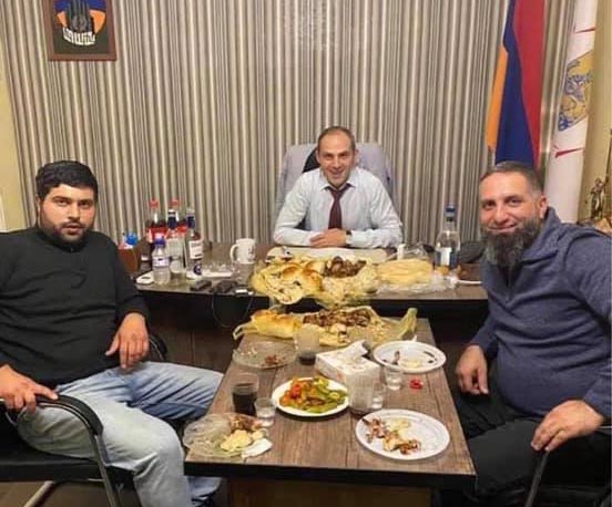 Թաղապետարանում «մինի խնջույք» կազմակերպած աշխատակազմի ղեկավարը ազատվել է աշխատանքից