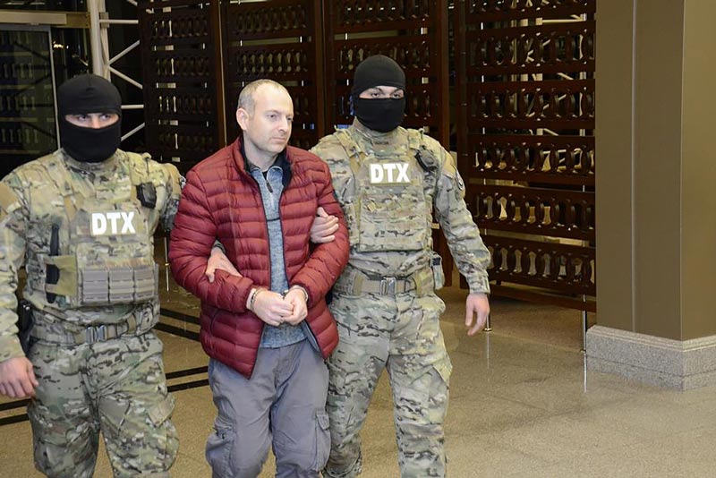 Լապշինը հայտնի բաճկոնի վաճառքից ստացած գումարը կնվիրաբերի վիրավոր հայ զինծառայողների բուժմանը