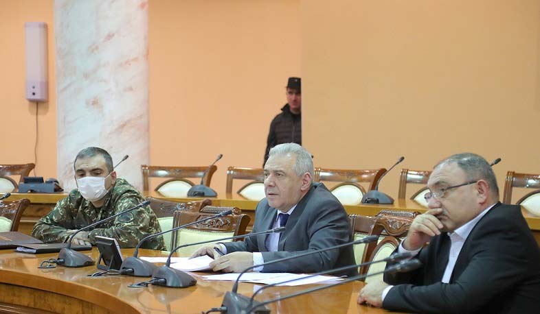 Պաշտպանության նախարարը հանդիպել է անհայտ կորած զինծառայողների հարազատների հետ