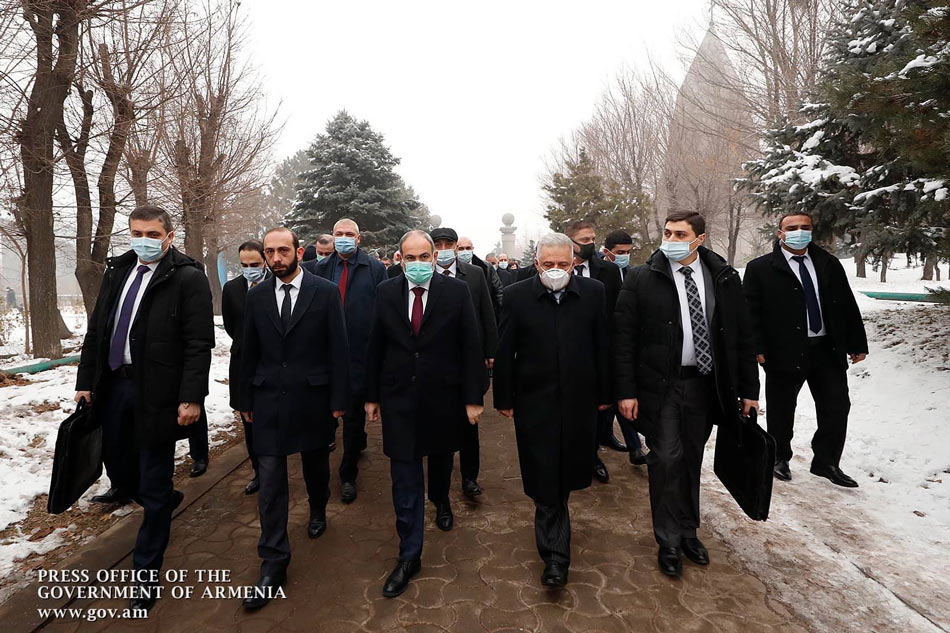 Փաշինյանը, ԱԺ նախագահը և ԱԽ անդամները «Եռաբլուր» զինվորական պանթեոնում էին