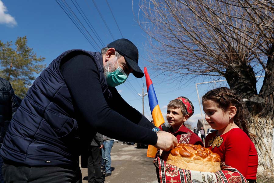«Ապագայի նկատմամբ մեր հավատը, այո՛, սասանվել է, բայց մենք իրար հետ պետք է վերականգնենք այն». վարչապետն այցելել է Արմավիրի մարզ