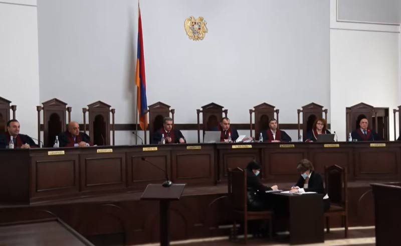 ՍԴ-ն հեռացավ խորհրդակցական սենյակ՝ Ռոբերտ Քոչարյանի և դատարանի դիմումների վերաբերյալ որոշում կայացնելու