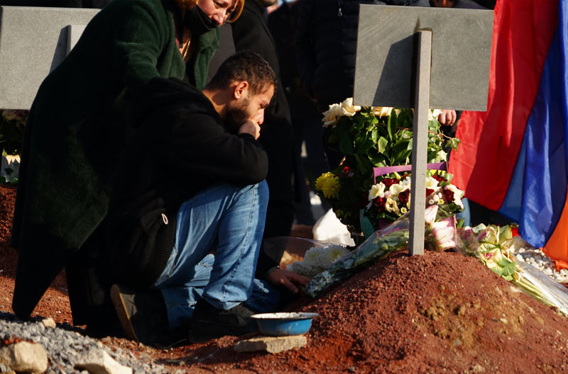 ՊՆ-ն խնդրում է զերծ մնալ «Եռաբլուր» պանթեոնում գերեզմանների բարեկարգման ինքնակամ աշխատանքներից