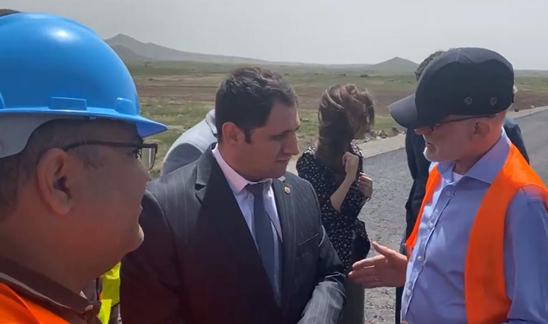 Թալին-Լանջիկ և Լանջիկ-Գյումրի հատվածներն ասֆալտապատվում են. ՏԿԵ նախարարը հետևում է աշխատանքների ընթացքին