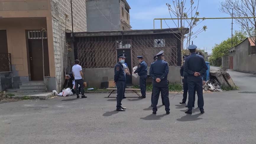 54-ամյա տղամարդը հրազեններով կրակել է․ Էրեբունու քրեական հետախույզները նրան վնասազերծել են