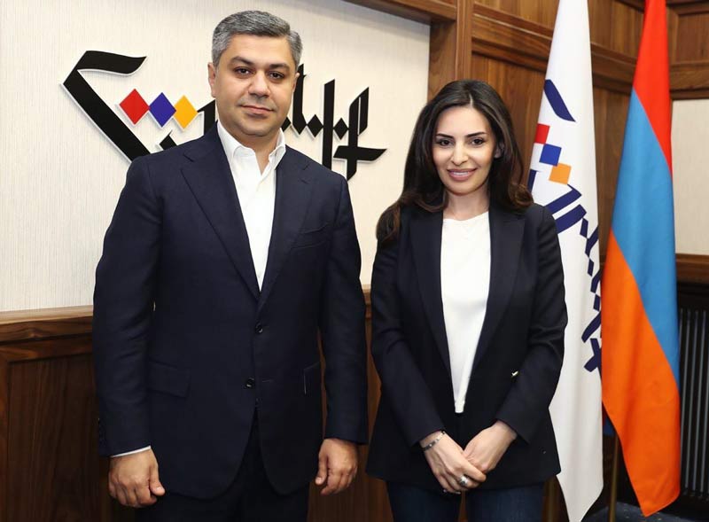 «Հանրապետություն» կուսակցությունը լքած Թեհմինա Վարդանյանը միանում է Արթուր Վանեցյանին