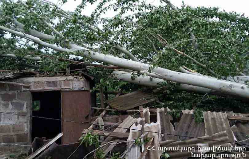 Ուժգին քամին Ակունքում մոտ 40 տուն, մի քանի անասնագոմ, այգիներ ու գազատար է վնասվել