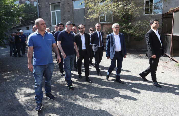 Տիգրան Ավինյանը շրջայց է կատարել Ֆիրդուս թաղամասում