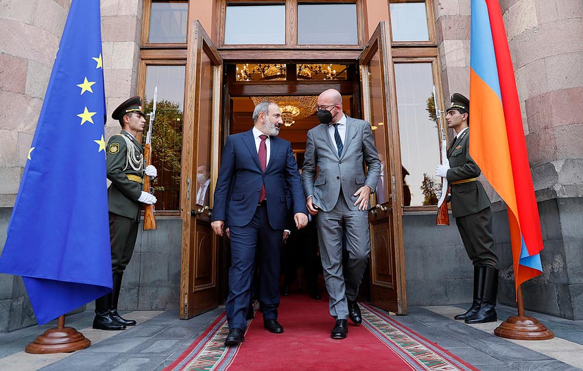 Նիկոլ Փաշինյանը և Շառլ Միշելը հանդես են եկել բանակցությունների արդյունքներն ամփոփող հայտարարություններով