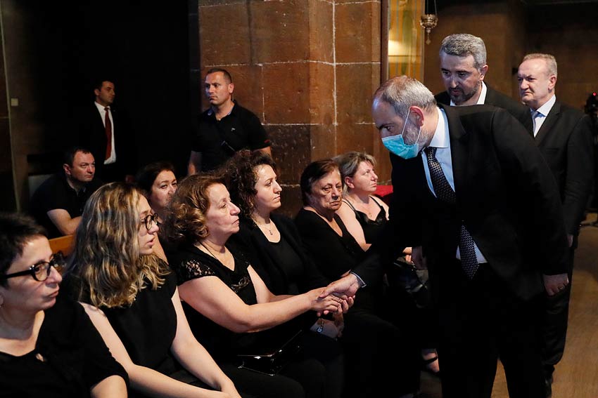 Նիկոլ Փաշինյանը մասնակցել է Արմեն Շեկոյանի հոգեհանգստի արարողությանը