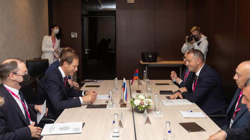 Վահան Քերոբյանը հանդիպել է ՌԴ արդյունաբերության և առևտրի նախարարի հետ