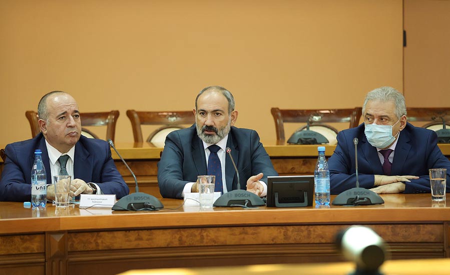 Վարչապետը ԶՈՒ բարձրագույն սպայակազմին է ներկայացրել Պաշտպանության նորանշանակ նախարարին