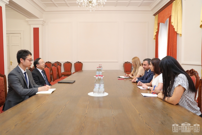 Իշխան Սաղաթելյանը հանդիպեց Հայաստանում Չինաստանի դեսպանի հետ
