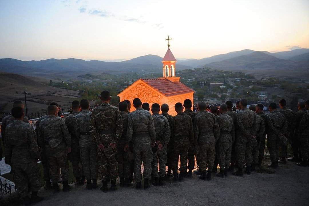 Պետք է կարողանանք մեջքներս ուղղած դուրս գալ ստեղծված իրավիճակից. ՀՀ նախագահ