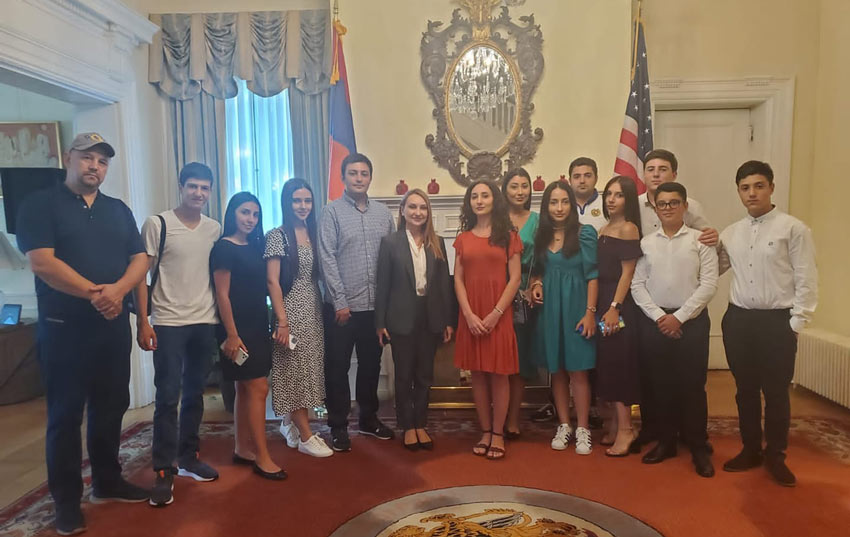 Լիլիթ Մակունցն ընդունել է ԱՄՆ-ում համերգաշարով հանդես եկող հայ պատանի կատարողներին