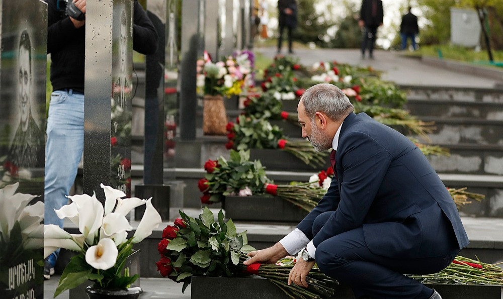 Նիկոլ Փաշինյանը վաղ առավոտյան այցելել է Եռաբլուր զինվորական պանթեոն