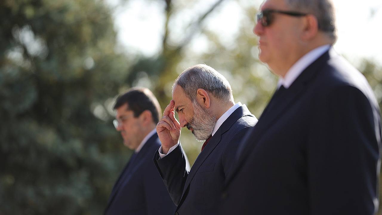 Փաշինյանը հարգանքի տուրք է մատուցել հանուն Հայրենիքի անկախության կյանքը նվիրաբերած հայորդիների հիշատակին